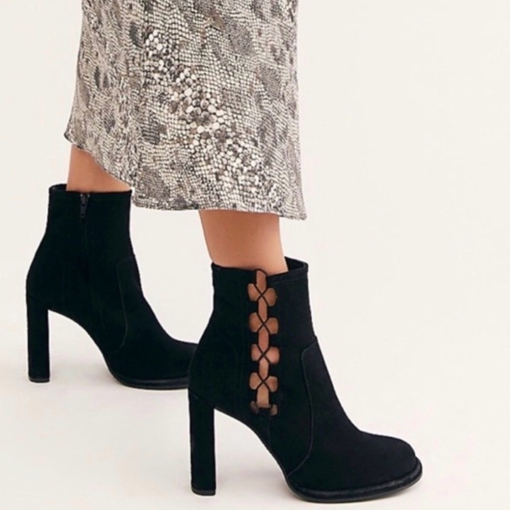 Free People Black Suede Ankle Boots Lace-Up Side Cutout Block Heel Booties 7.5